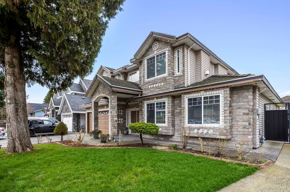 9416 WALLACE CRESCENT, Surrey BC V3V 1V6, Surrey BC — Residential for Sale - Photo 2