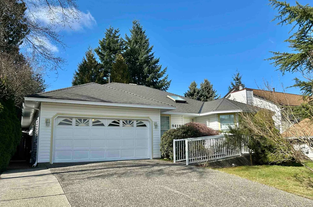 House for sale at 9419 159 Street Surrey British Columbia - MLS: R3098877