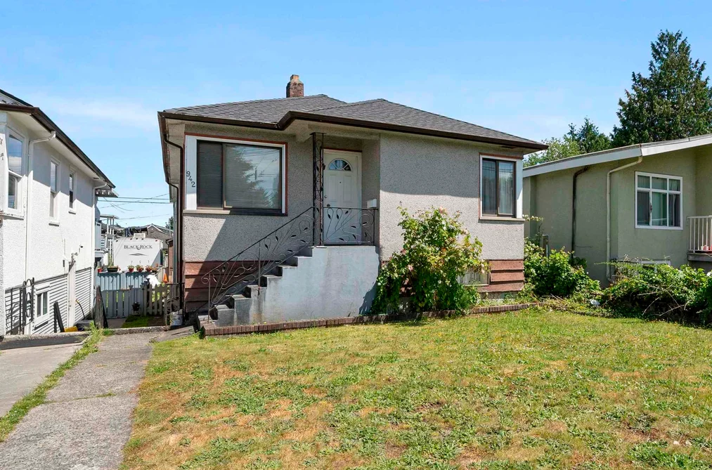 House for sale at 942 Nanaimo Street Vancouver British Columbia - MLS: R3136229