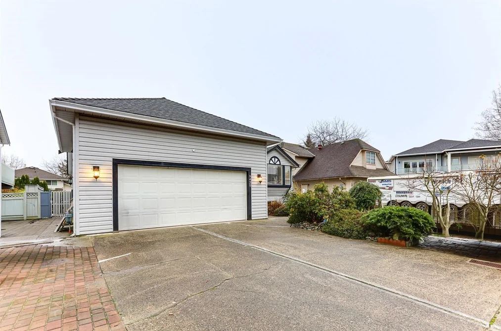 House for sale at 9420 157 Street Surrey British Columbia - MLS: R3099159
