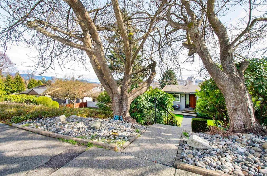 943 SHAVINGTON STREET, North Vancouver BC V7L 1K6, North Vancouver BC — Residential for Sale - Photo 2