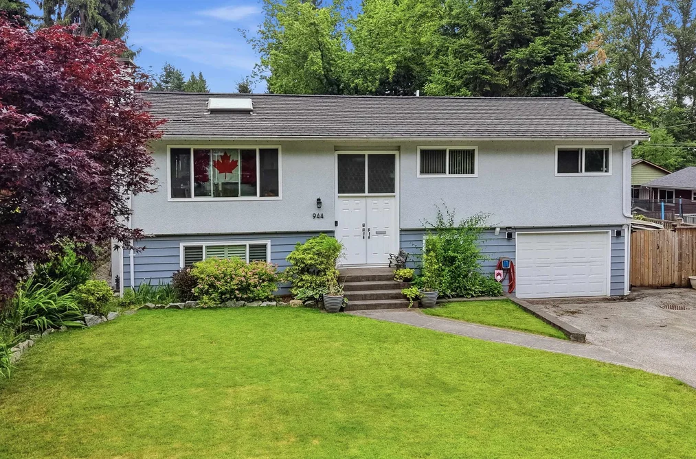 House for sale at 944 Tollcross Road North Vancouver British Columbia - MLS: R3137396