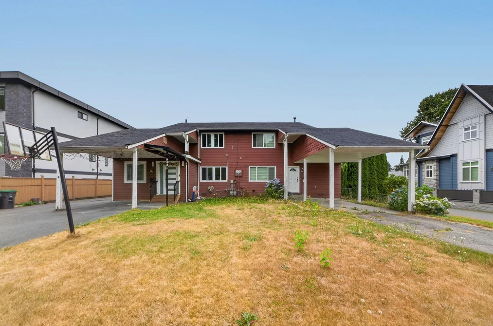 9441 132A Street, Surrey, BC - Half Duplex for Sale - Photo 3 of 31 9441 132A Street, Surrey, BC - Half Duplex for Sale - Photo 3 of 31