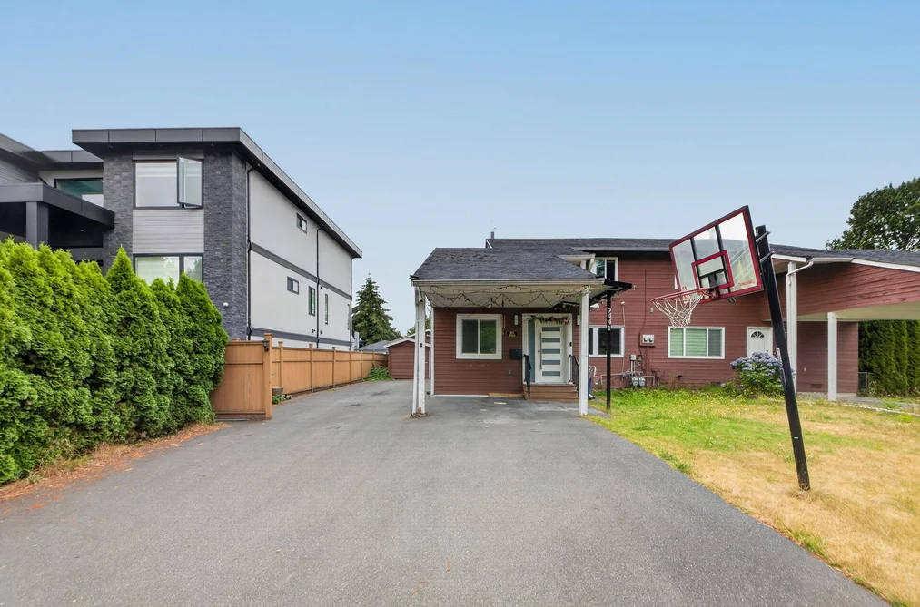 9441 132A Street, Surrey, BC - Half Duplex for Sale - Photo 4 of 31 9441 132A Street, Surrey, BC - Half Duplex for Sale - Photo 4 of 31