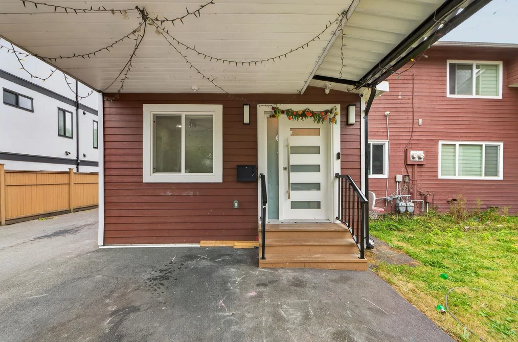 9441 132A Street, Surrey, BC - Half Duplex for Sale - Photo 6 of 31 9441 132A Street, Surrey, BC - Half Duplex for Sale - Photo 6 of 31