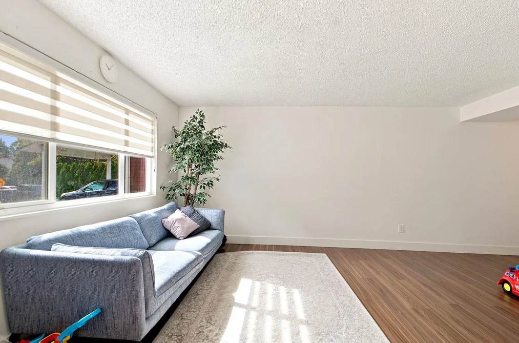 9443 132A Street, Surrey, BC - Half Duplex for Sale - Photo 6 of 25 9443 132A Street, Surrey, BC - Half Duplex for Sale - Photo 6 of 25