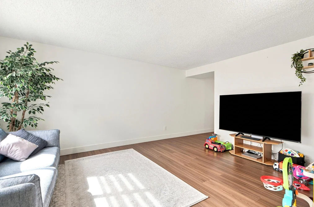 9443 132A Street, Surrey, BC - Half Duplex for Sale - Photo 7 of 25 9443 132A Street, Surrey, BC - Half Duplex for Sale - Photo 7 of 25