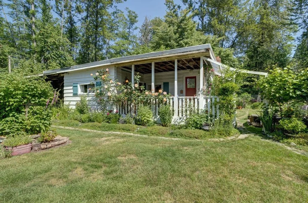 House for sale at 947 North Road Gibsons British Columbia - MLS: R3094708