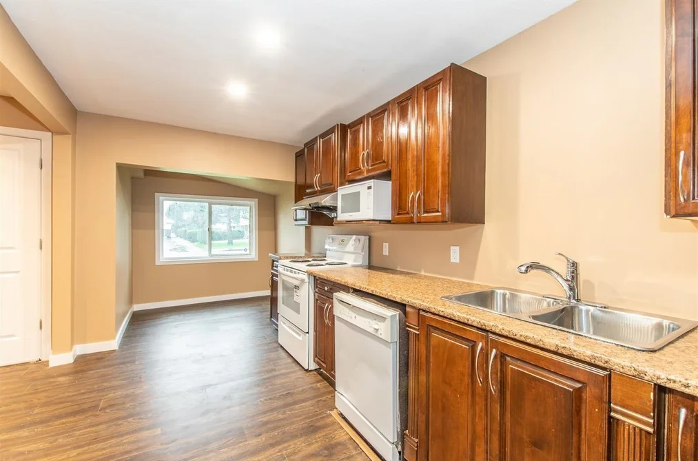 9485 ROBSON STREET, Chilliwack BC V2P 4E4, Chilliwack BC — Residential for Sale - Photo 2