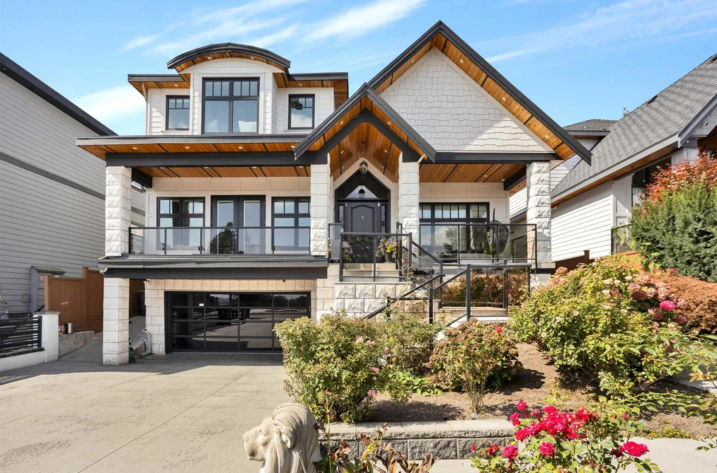 House for sale at 9487 162a Street Surrey British Columbia - MLS: R3165879