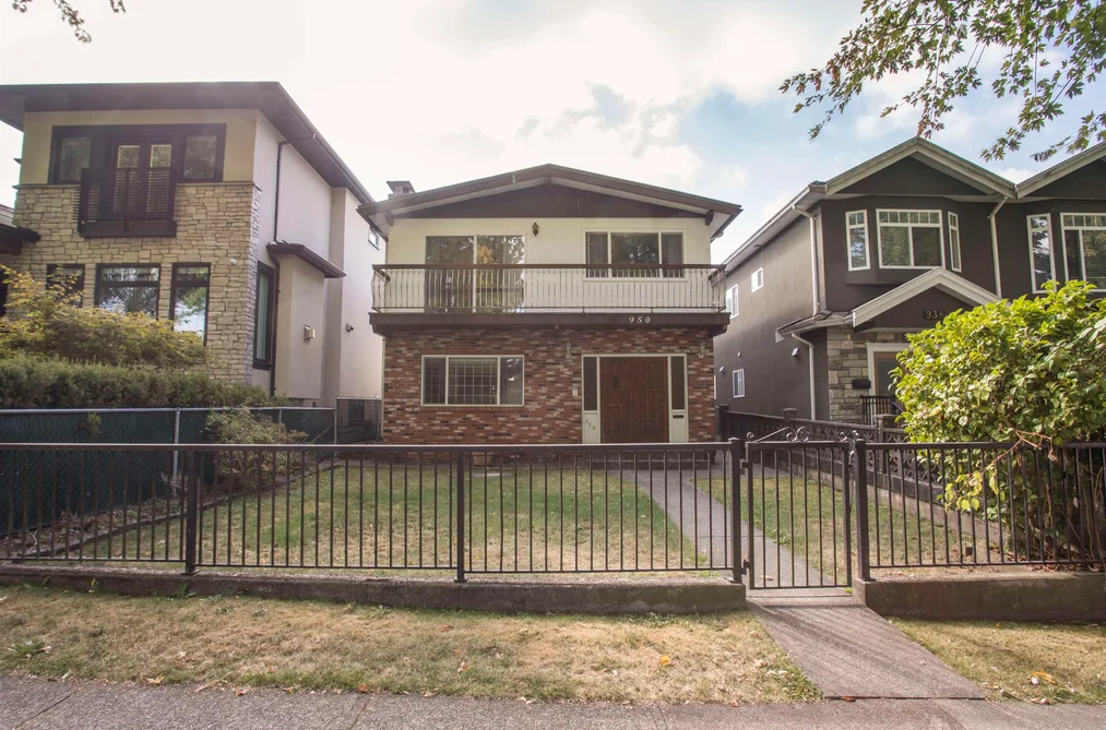 House for sale at 950 E 38th Avenue Vancouver British Columbia - MLS: R3169238