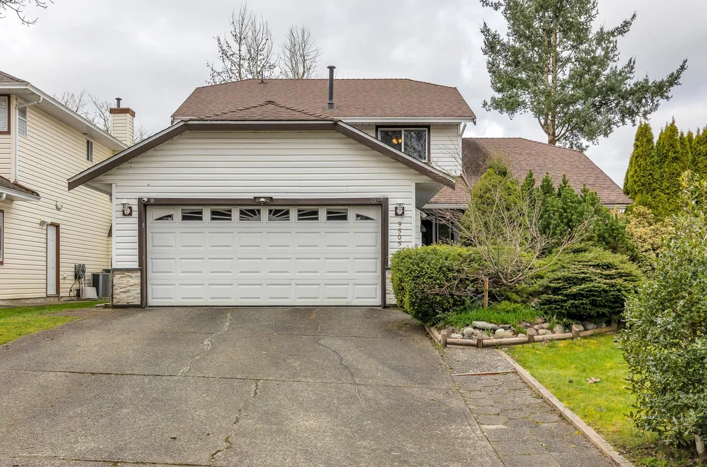 House for sale at 9505 161 Street Surrey British Columbia - MLS: R3095266