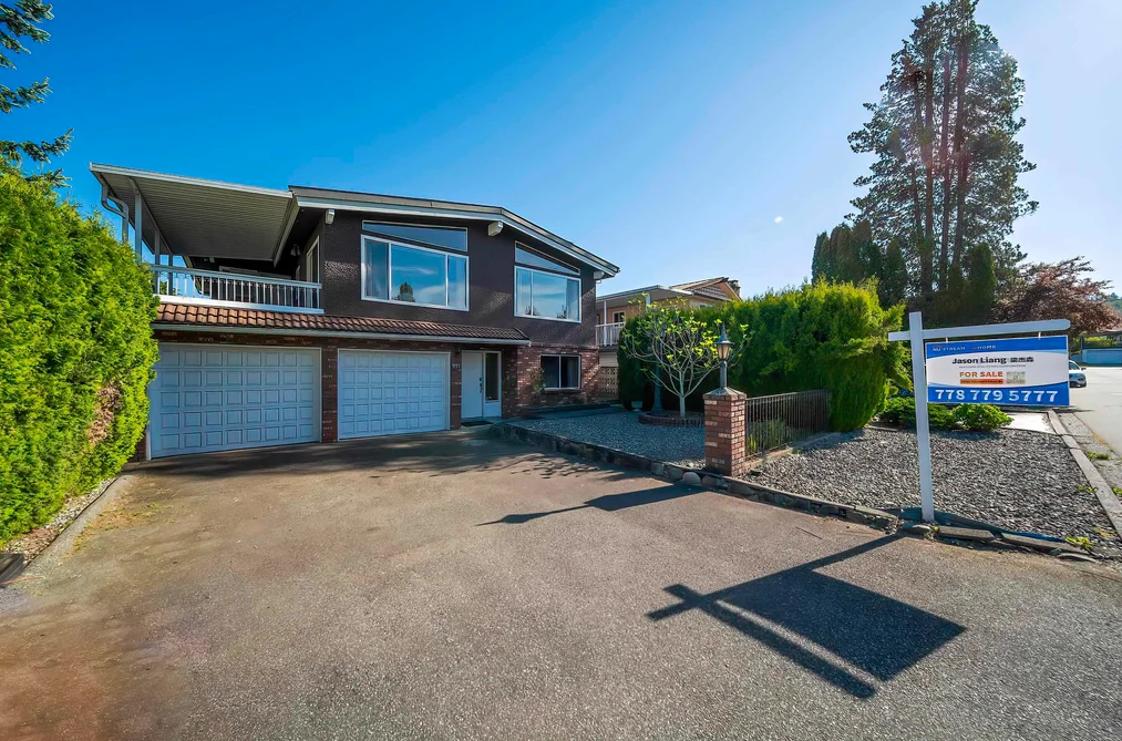 House for sale at 951 Everett Crescent Burnaby British Columbia - MLS: R3119790