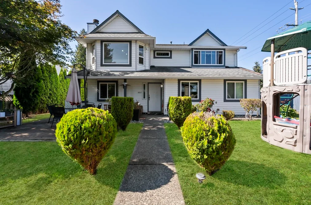 House for sale at 9511 160 Street Surrey British Columbia - MLS: R3168411