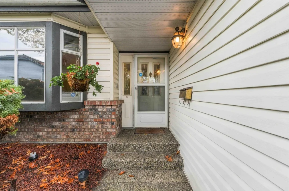 953 Captain Court, Port Coquitlam, BC - MLS: R3179916 - Photo 2 953 Captain Court, Port Coquitlam, BC - MLS: R3179916 - Photo 2
