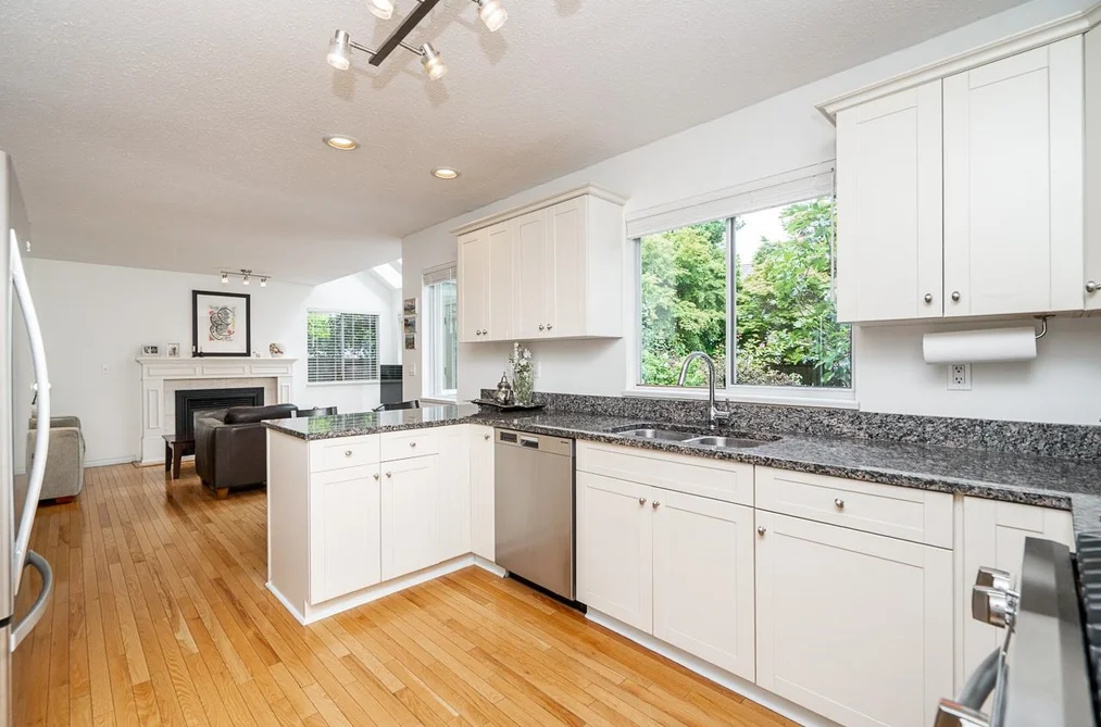 954 160B STREET, Surrey, BC — Residential for Sale — Photo 13 of 40