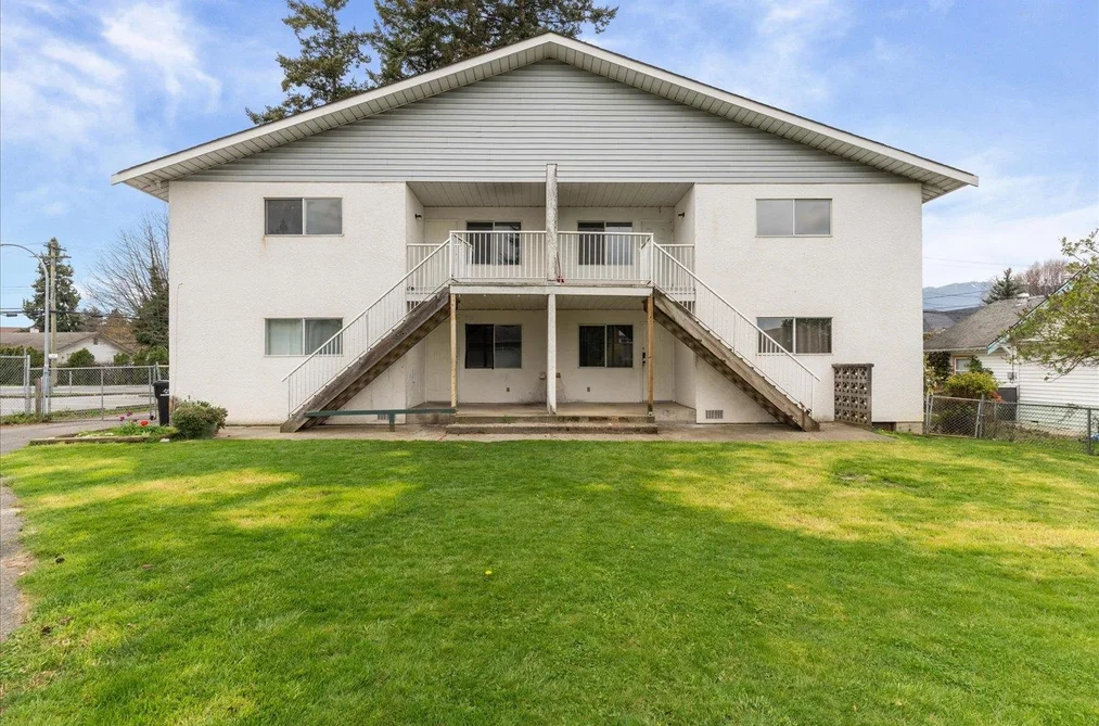 9584- 9586 WILLIAMS STREET, Chilliwack BC V2P 5G4, Chilliwack BC — Residential Income for Sale - Photo 2