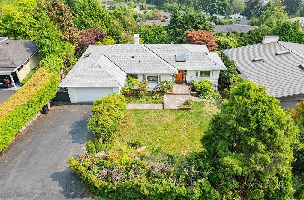House for sale at 96 Bonnymuir Drive West Vancouver British Columbia - MLS: R3164012
