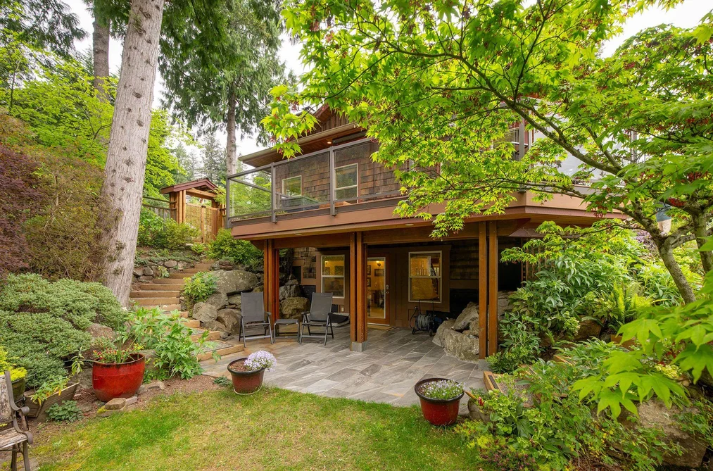 House for sale at 960 Harbour View Place Bowen Island British Columbia - MLS: R3124728