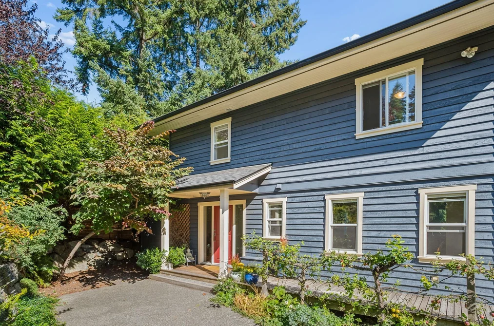 House for sale at 965 Village Drive Bowen Island British Columbia - MLS: R3167951