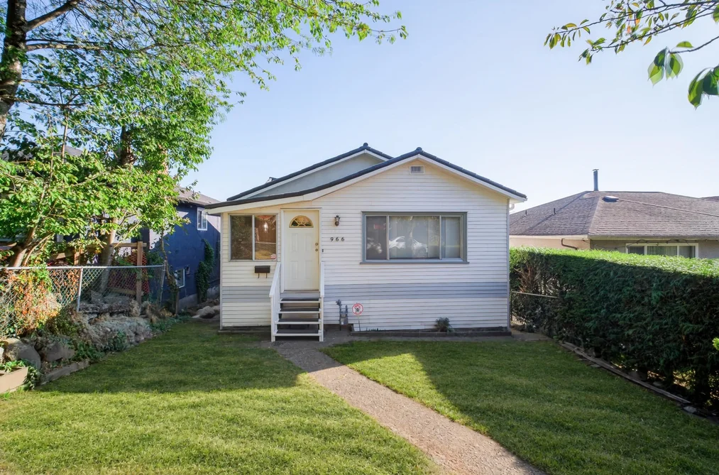 House for sale at 966 E 64th Avenue Vancouver British Columbia - MLS: R3164593