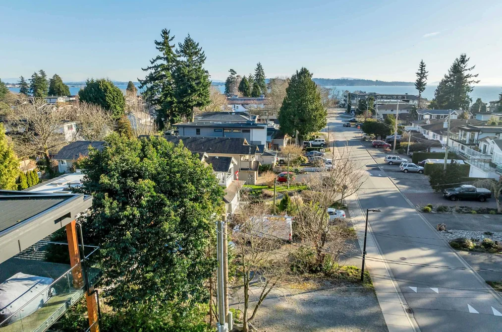 966 MAPLE STREET, White Rock BC V4B 4M5, White Rock BC — Residential for Sale - Photo 2