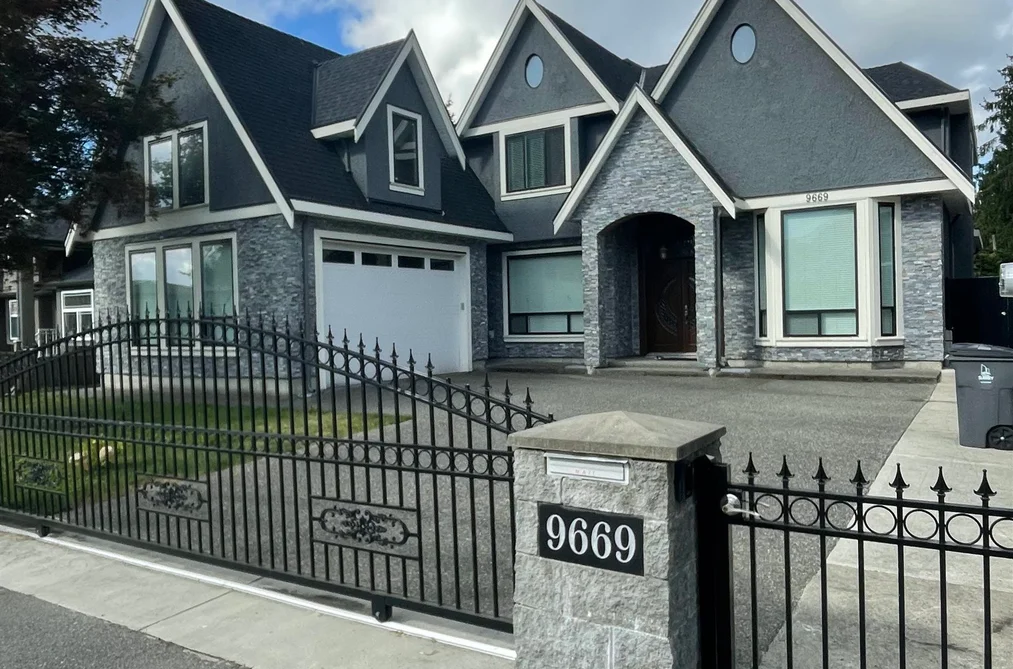 House for sale at 9669 133a Street Surrey British Columbia - MLS: R3038399