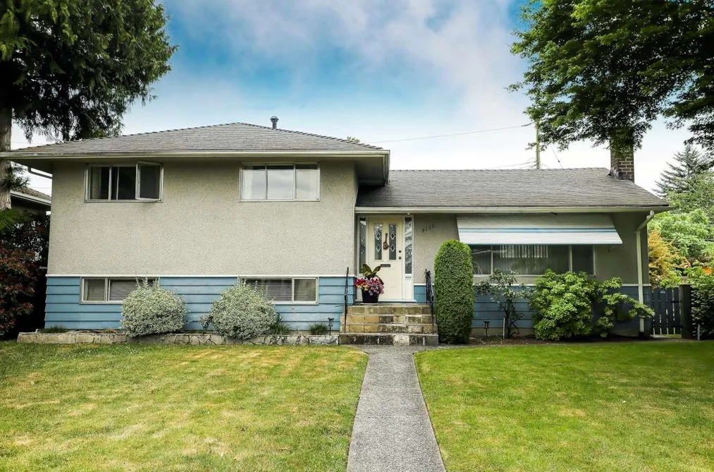 House for sale at 9720 129 Street Surrey British Columbia - MLS: R3136685