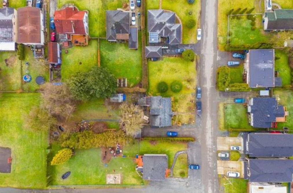 9754 OAK STREET, Chilliwack, BC — Residential for Sale — Photo 4 of 6