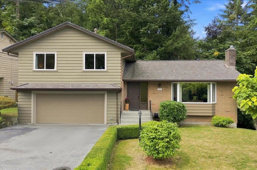 House for sale at 976 Corona Crescent Coquitlam British Columbia - MLS: R3165261