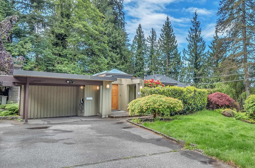 House for sale at 977 Belvedere Drive North Vancouver British Columbia - MLS: R3125961