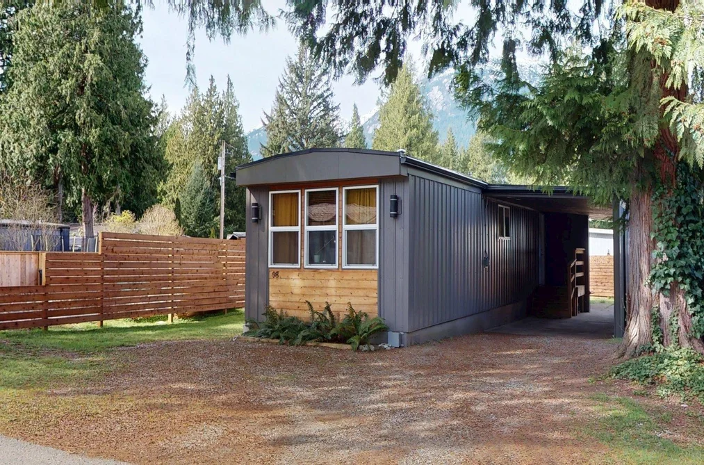 Manufactured Home for sale at 98 1830 Mamquam Road Squamish British Columbia - MLS: R3107878