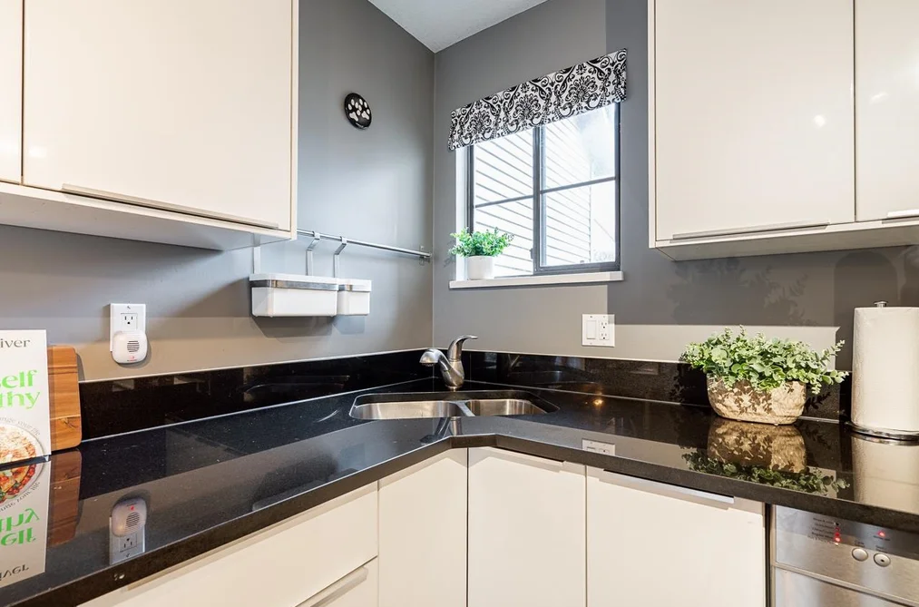 98 BEGIN STREET, Coquitlam BC V3K 6M9, Coquitlam BC — Residential for Sale - Photo 3