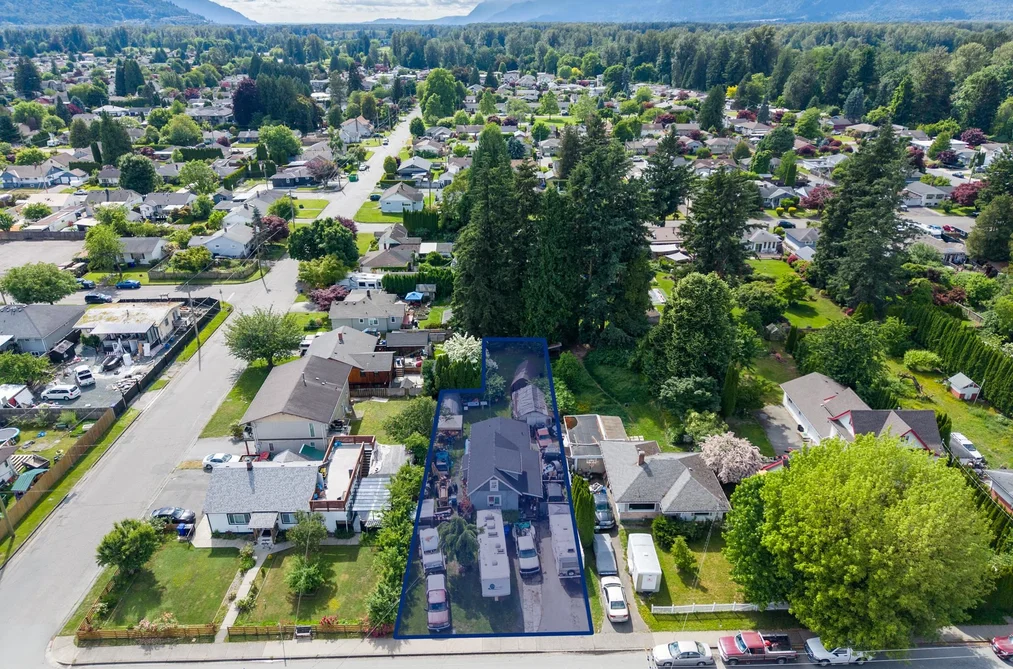 House for sale at 9813 Young Road Chilliwack British Columbia - MLS: R3128779