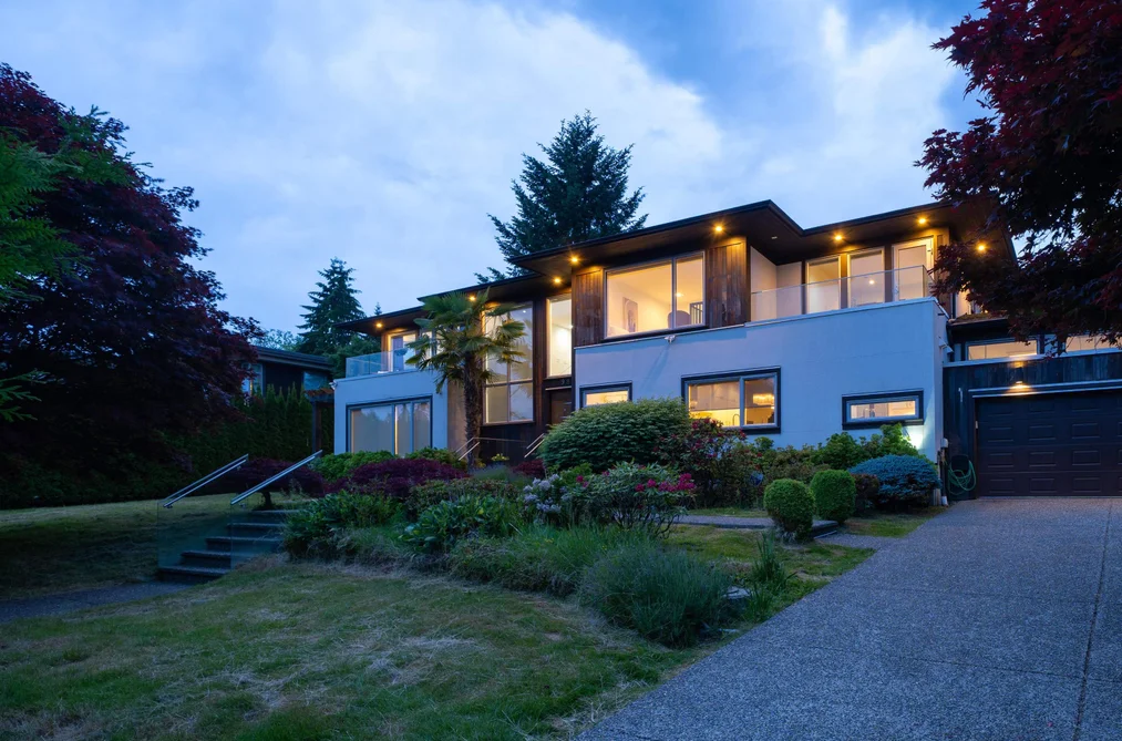 House for sale at 985 Eyremount Drive West Vancouver British Columbia - MLS: R3134552