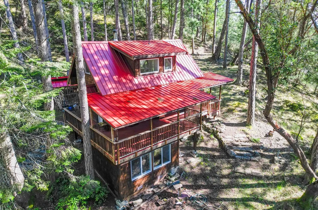 9868 CASTLE ROAD, Pender Island BC V0N 2M3, Pender Island BC — Residential for Sale - Photo 2
