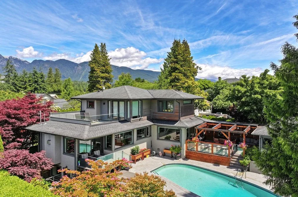 House for sale at 990 Jefferson Avenue West Vancouver British Columbia - MLS: R3092573
