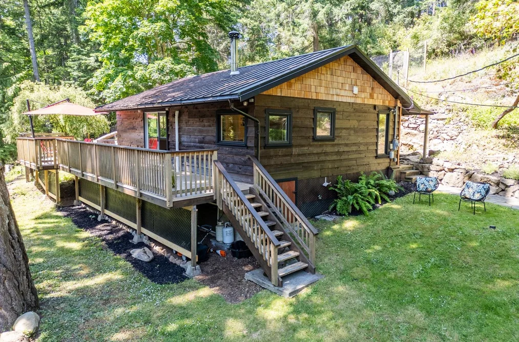 House for sale at 9907 Gowlland Point Road Pender Island British Columbia - MLS: R3099746