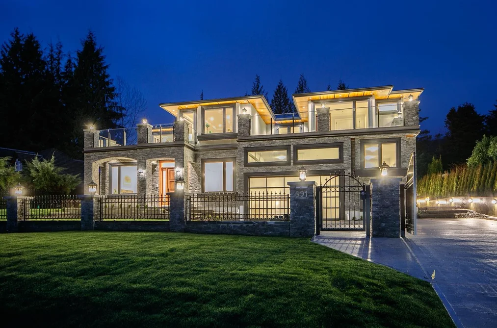 House for sale at 991 Cross Creek Road West Vancouver British Columbia - MLS: R3138610