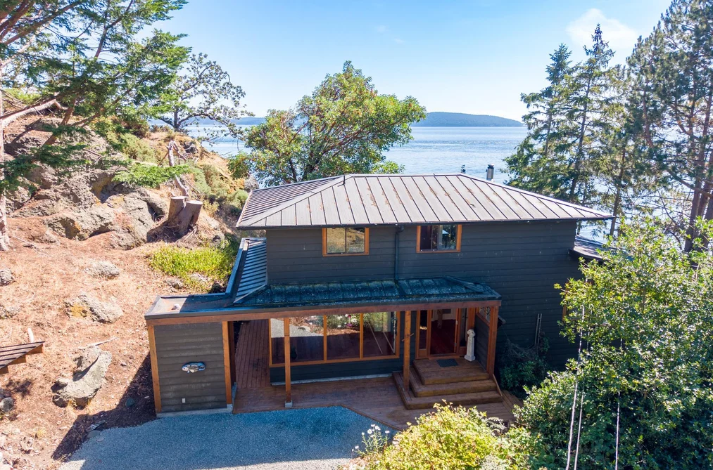 House for sale at 9919 Southlands Drive Pender Island British Columbia - MLS: R3153399