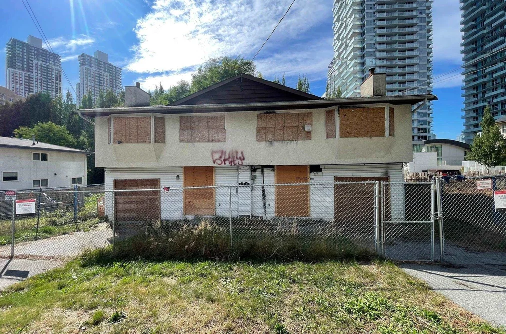 Duplex for sale at 9935-9937 138 Street Surrey British Columbia - MLS: R3161399