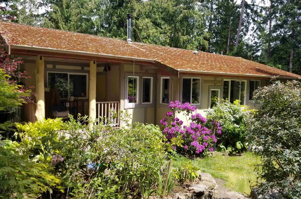 House for sale at 9975 Porlier Pass Road Galiano Island British Columbia - MLS: R3042943