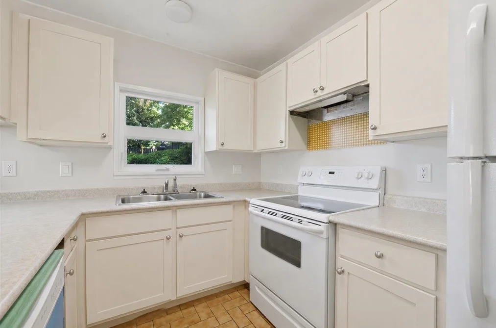9981 MILLBURN COURT, Burnaby BC V3N 4M8, Burnaby BC — Residential for Sale — Photo 14 of 40