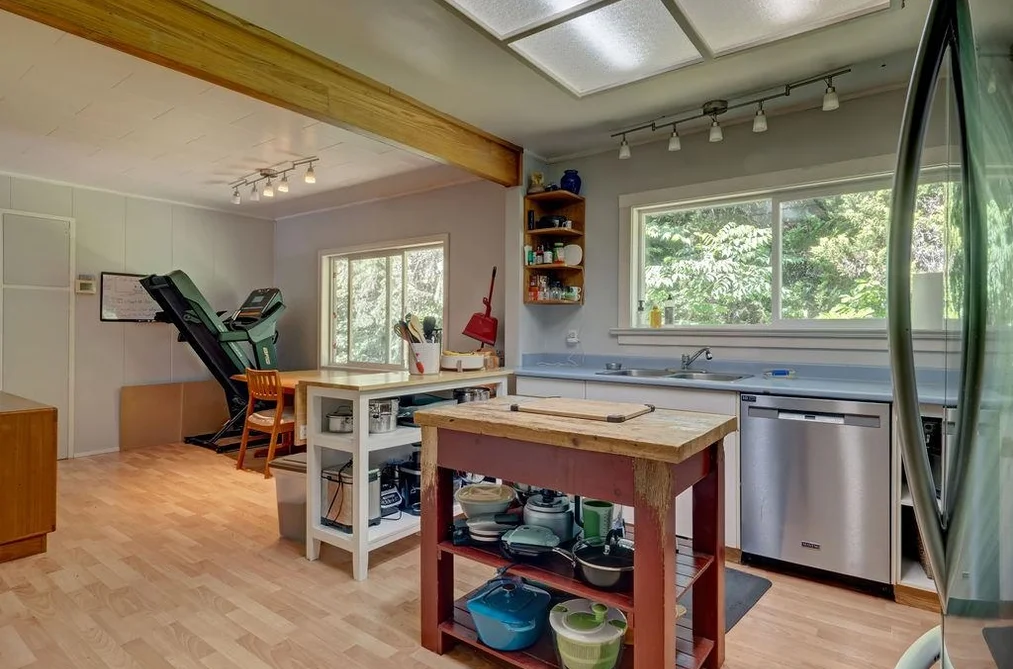 999 REED ROAD, Gibsons BC V0N 1V7, Gibsons BC — Residential for Sale — Photo 11 of 31