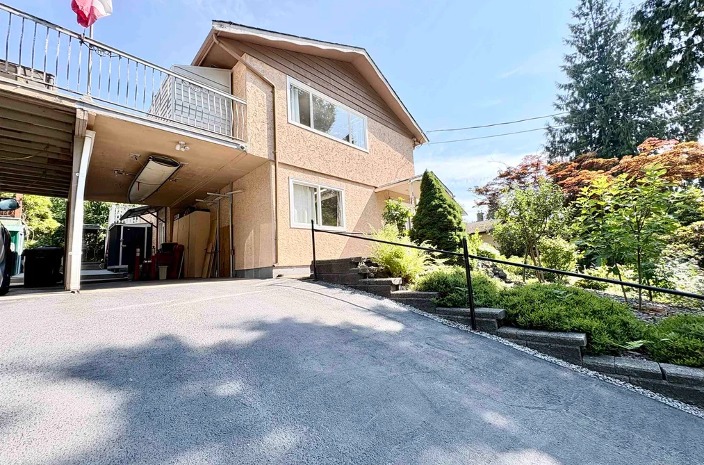 Half Duplex for sale at A 1570 Shaughnessy Street Port Coquitlam British Columbia - MLS: R3148899