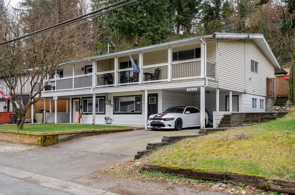 Half Duplex for sale at A 34660 Immel Street Abbotsford British Columbia - MLS: R3097550