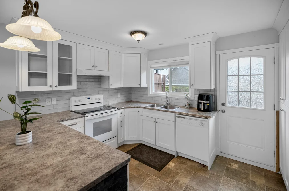 Half Duplex for sale at A 46538 Rolinde Crescent Chilliwack British Columbia - MLS: R3150392