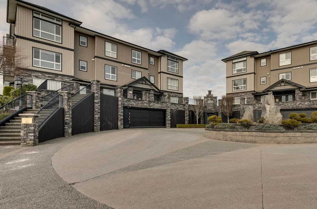 Condo for sale at A214 33755 7th Avenue Mission British Columbia - MLS: R3090794