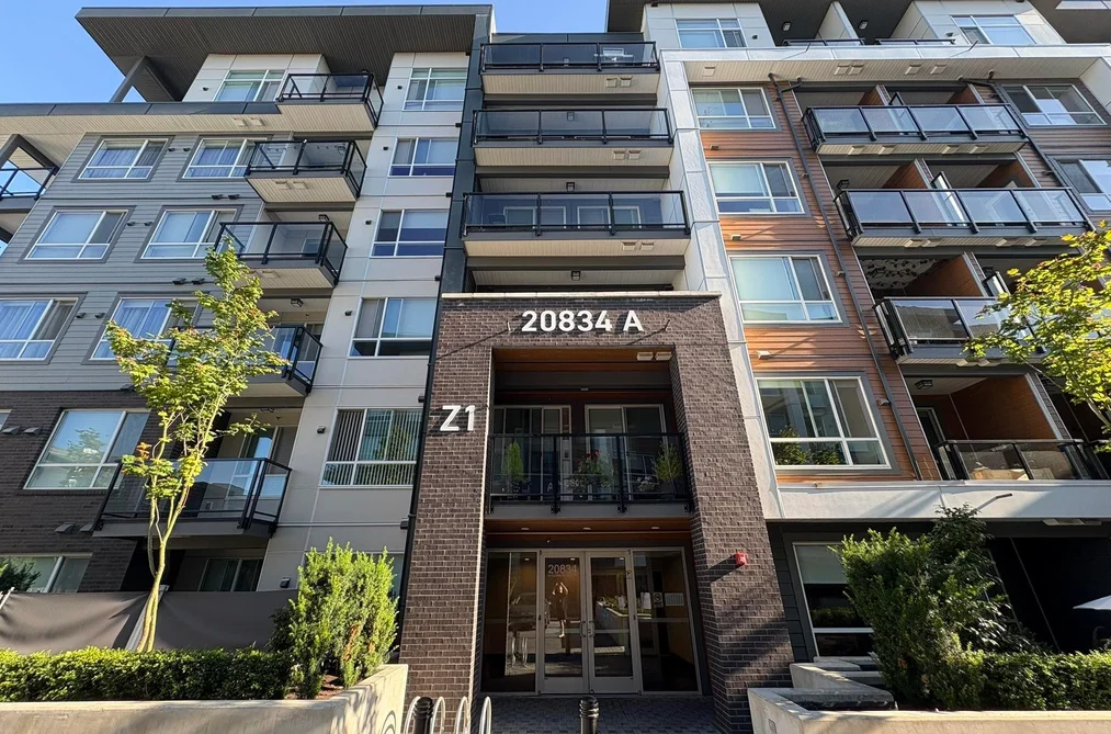 Condo for sale at A420 20834 80 Avenue Langley British Columbia - MLS: R3137174