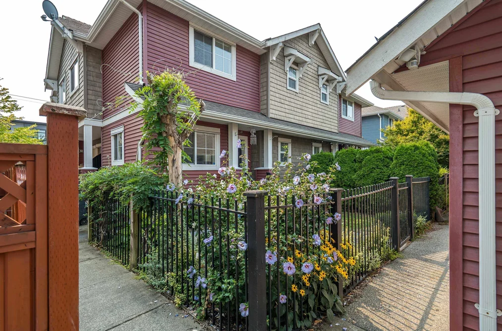 Townhouse for sale at D2 19319 72 Avenue Surrey British Columbia - MLS: R3155576